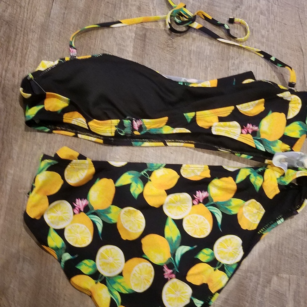 Bikini - Picture 2 of 2